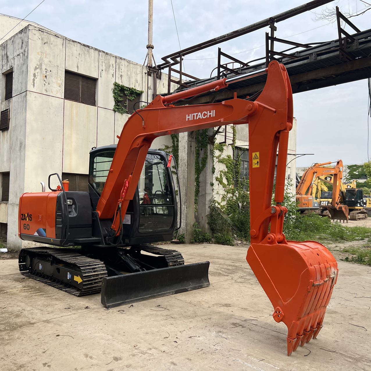 Hitachi ZX60 excavator Good Price