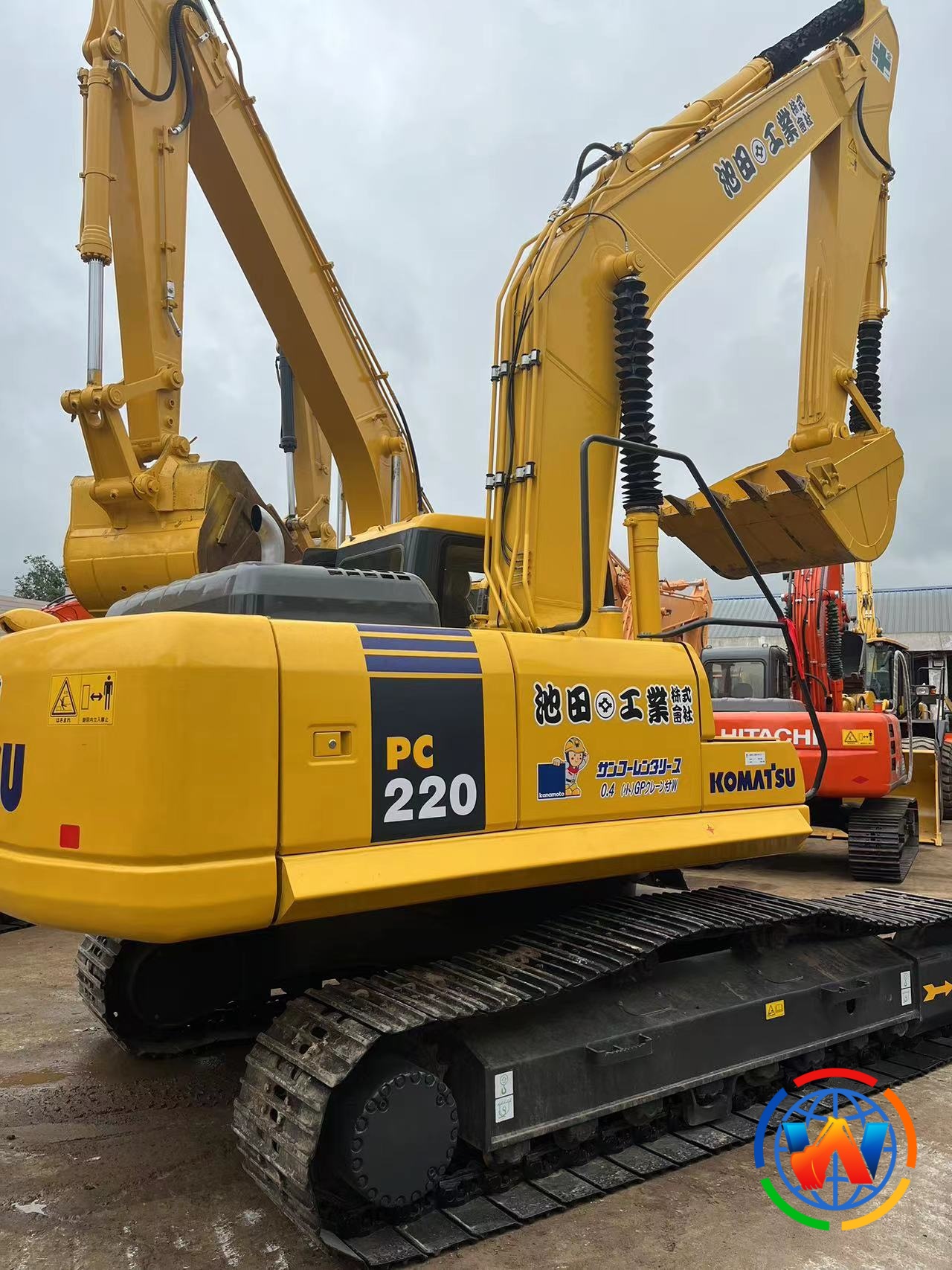 Komatsu PC220-7 excavator Good Price