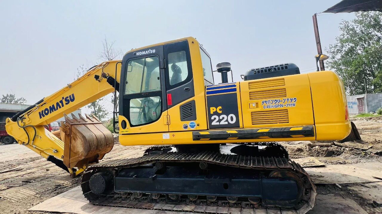 Komatsu PC220-8MO excavator Good Price