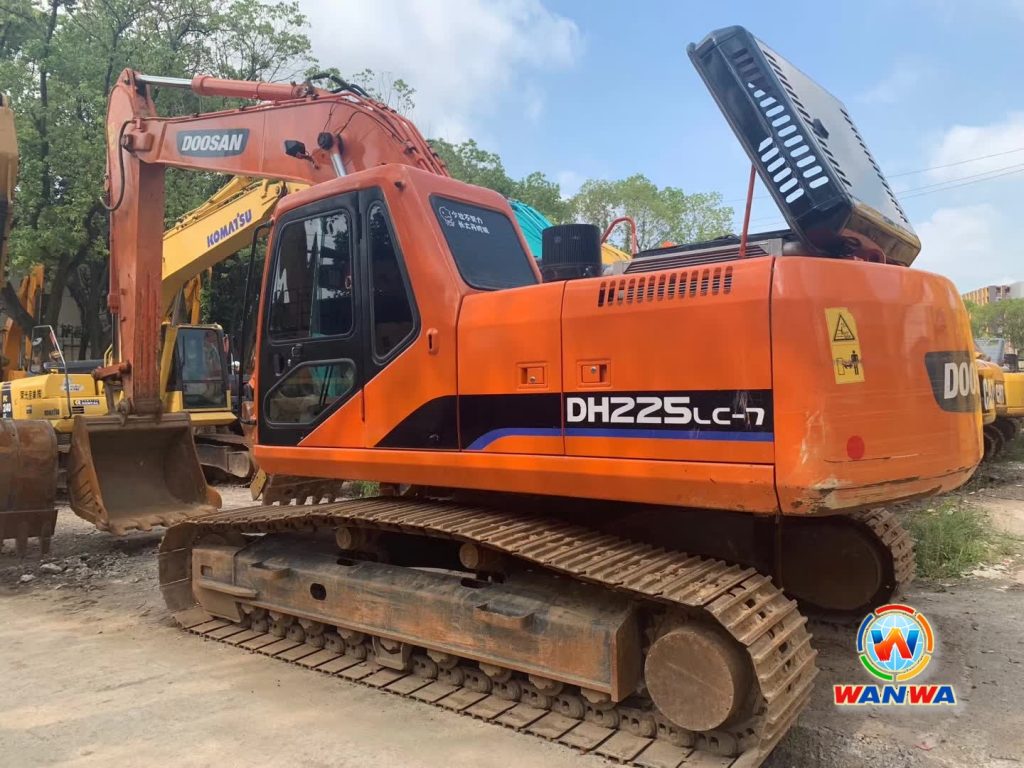 DOOSAN DH225-7 Excavator Good price