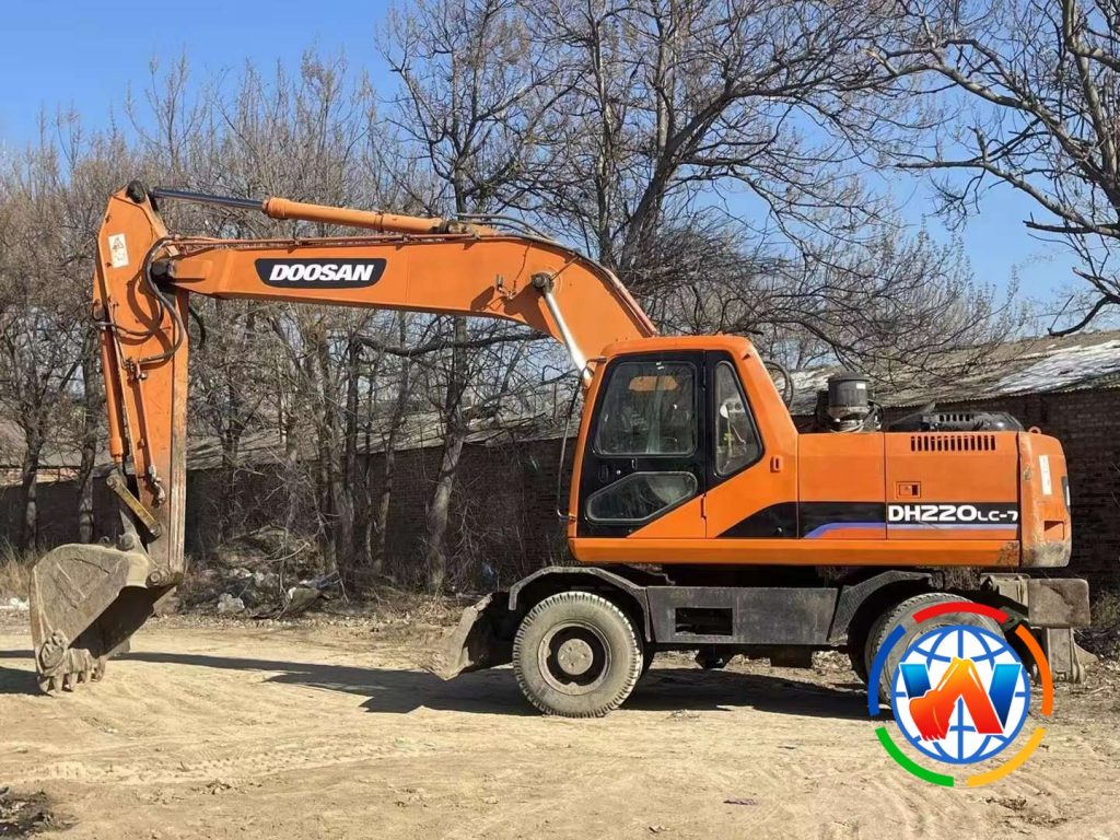 DOOSAN DH220-7 Wheeled Excavator Good price