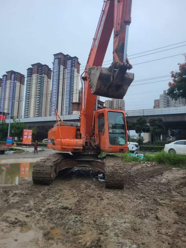 DOOSAN 225Lc-9 Crawler excavator Good Price