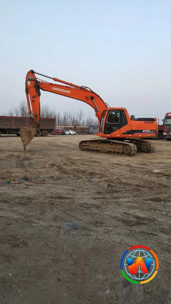 DOOSAN DX225LCV excavators in good price