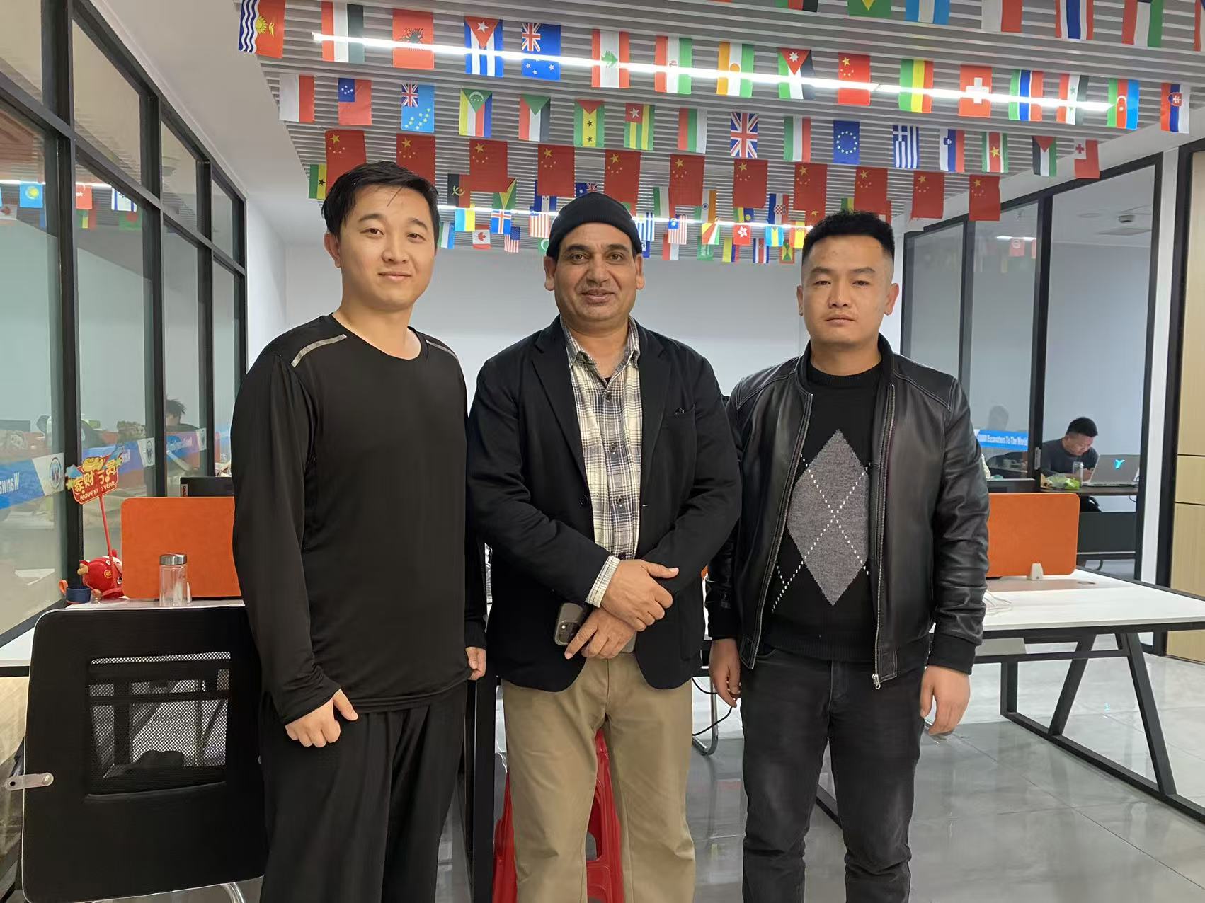 【Lois】Pakistan Client Visits Wanwa Group for Used Caterpillar Excavators